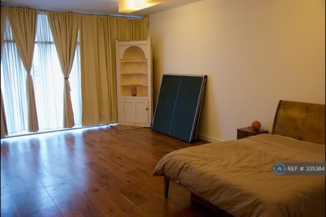 Large Bedroom / Studio
