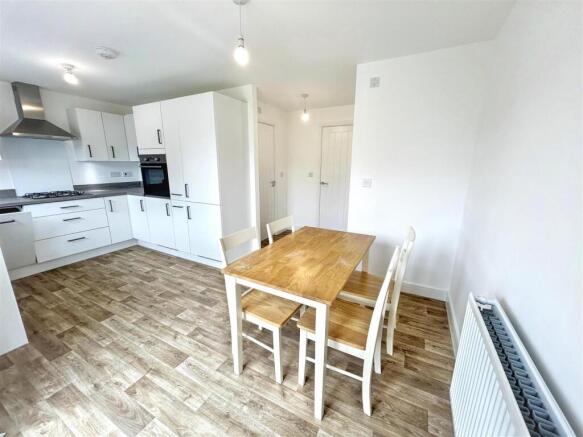 3 bed Semi-Detached to rent Image 8