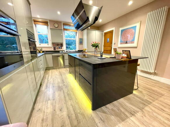 Poltair Avenue, St. Austell, PL25 4LY photo 4