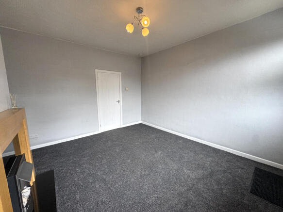2 bed Terraced to rent Image 4