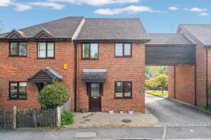 2, Stringers Cottages, The Vale, Gerrards Cross SL9 9SY