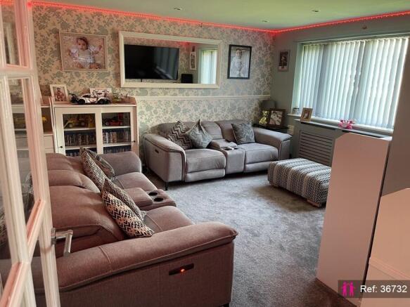4 bed Semi-Detached for sale Image 4
