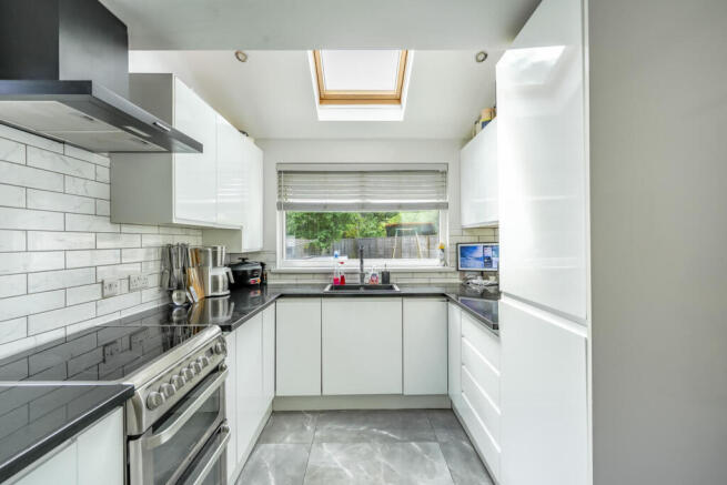 4 bed Semi-Detached for sale Image 4