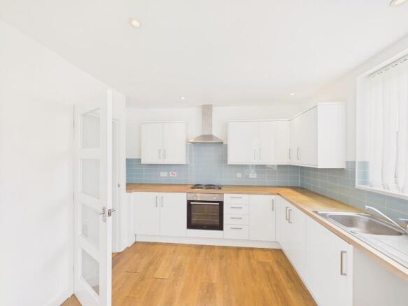 3 bed Terraced for sale Image 4