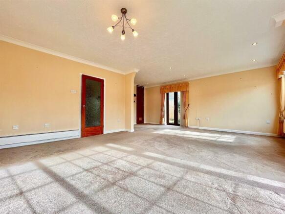 L-Shaped Lounge/Dining Room