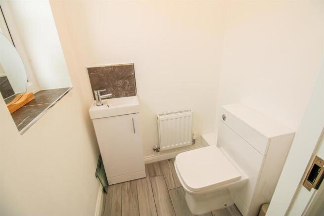 4 bed Detached for sale Image 6