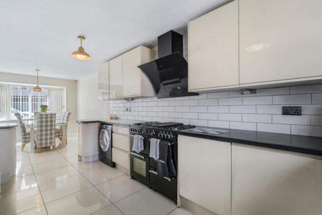 4 bed Detached for sale Image 5