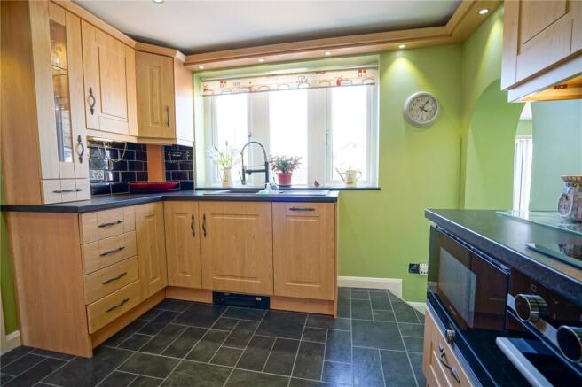 4 bed Detached for sale Image 11