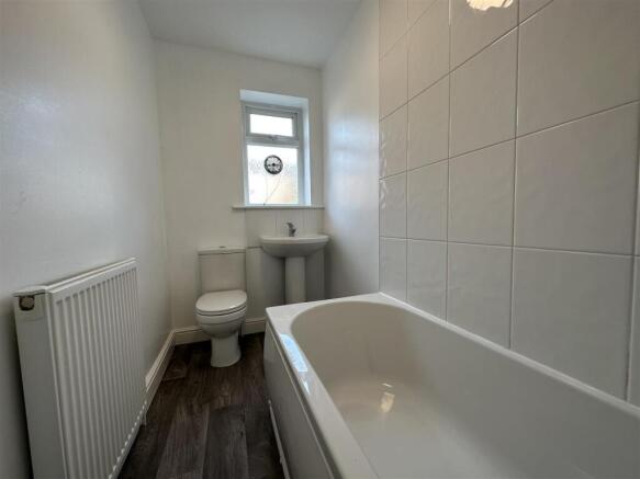 2 bed Terraced to rent Image 6