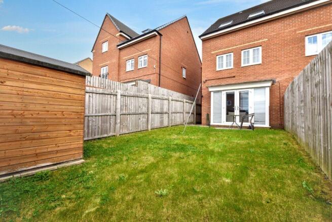 3 bed Town House for sale Image 7