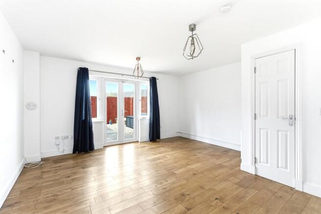 04 - 6 Brown Cres...