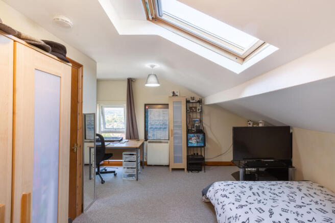 3 bed Apartment to rent Image 8