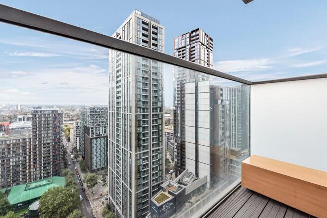 Pan Peninsula, West Tower, Canary Wharf, London, E14 photo 4