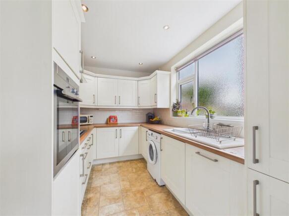 3 bed Semi-Detached for sale Image 4