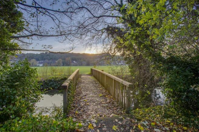 4 Winchester Court, London Rd, HP11 1HB-12.jpg