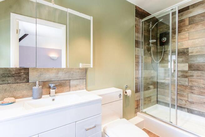 Ensuite to Bed 1