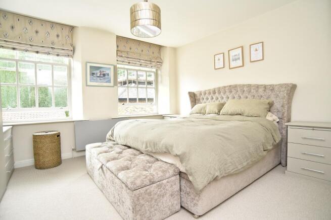 4 bed Town House for sale Image 8