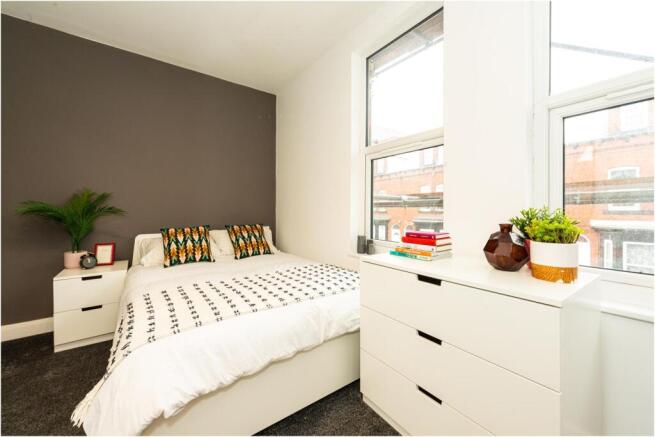 6 bed House to rent Image 12