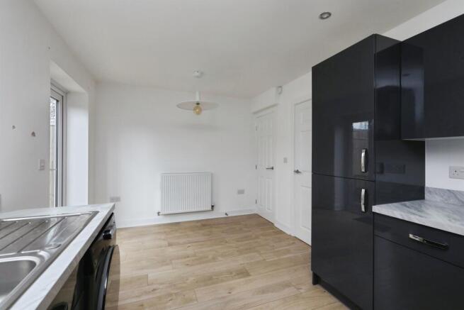 3 bed Semi-Detached for sale Image 7