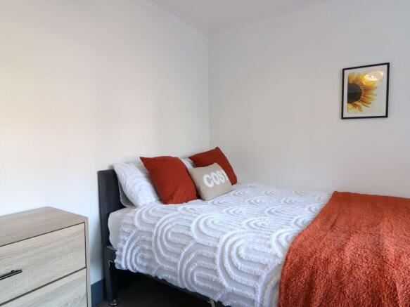 134 Balfour Road Room 2.JPG