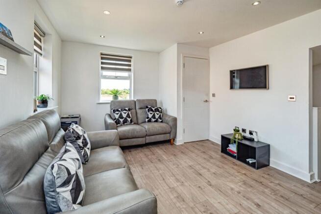 2 bed Town House for sale Image 5