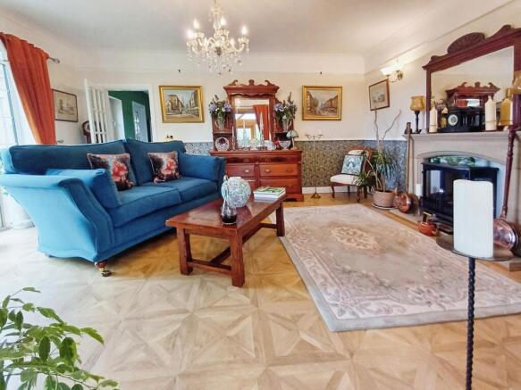 4 bed Detached for sale Image 10