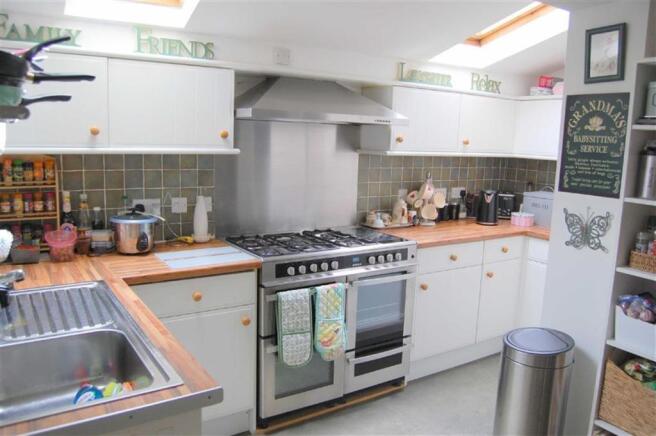 KITCHEN-BREAKFAST ROOM