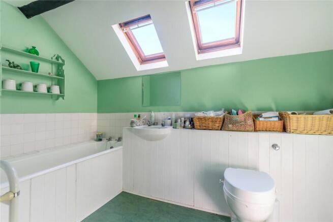 Second Floor Bathroo
