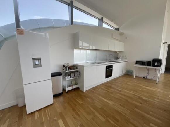 2 bed Flat to rent Image 5