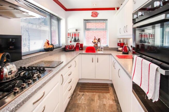 MODERN LUXURY FITTED KITCHEN