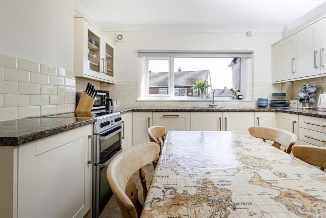 4 bed Semi-Detached for sale Image 11