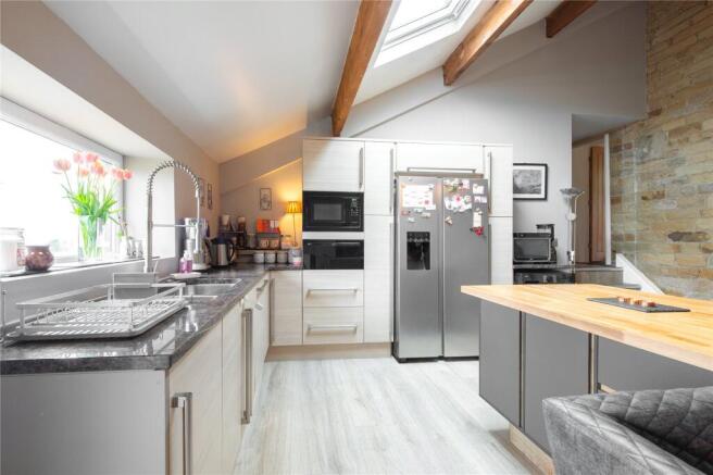9 bed Semi-Detached for sale Image 10