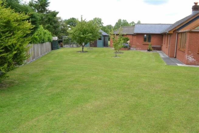 01686 412567