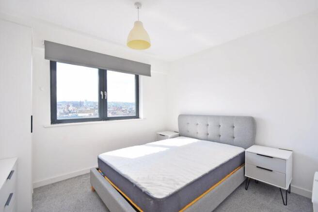 2 bed Apartment to rent Image 4
