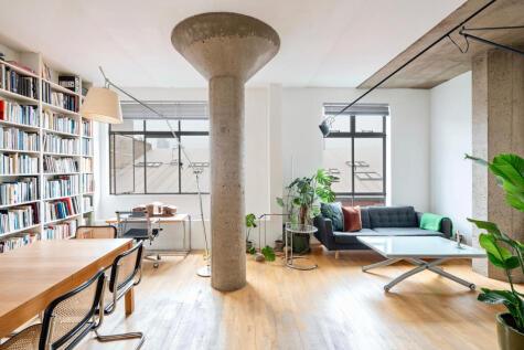 The Ziggurat II, London EC1N