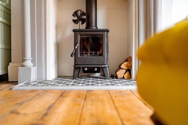 Log burning stove