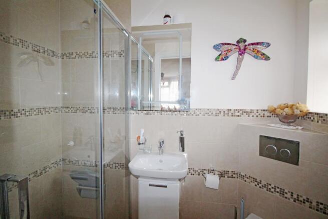 Ensuite to Bedroom 1