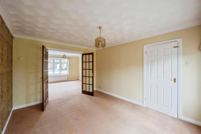 5 bed Detached for sale Image 6