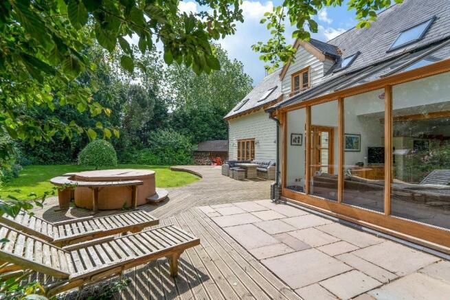 Rear garden & deck