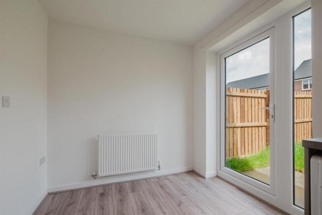 3 bed Terraced to rent Image 5