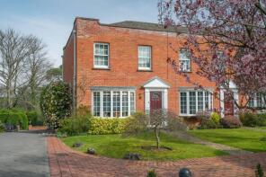 Flat 7, Cheniston Court, Ridgemount Road, Sunningdale, Ascot SL5 9SF