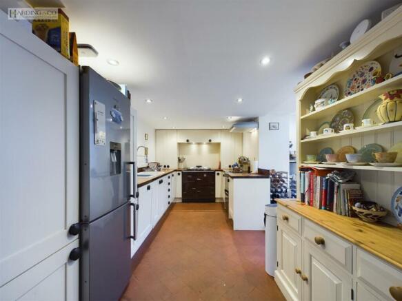 Kitchen .1.jpg