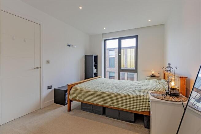 2 bed Flat for sale Image 9