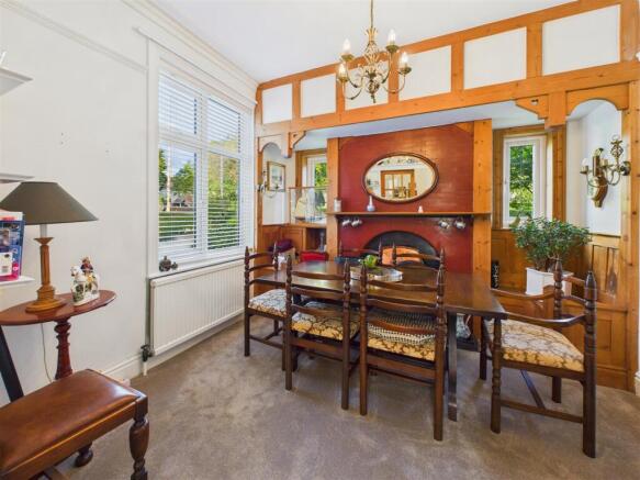 5 bed Semi-Detached for sale Image 8
