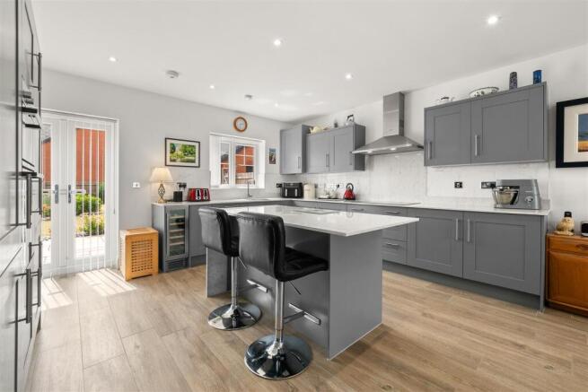 24 Priors Crescent-12.jpg