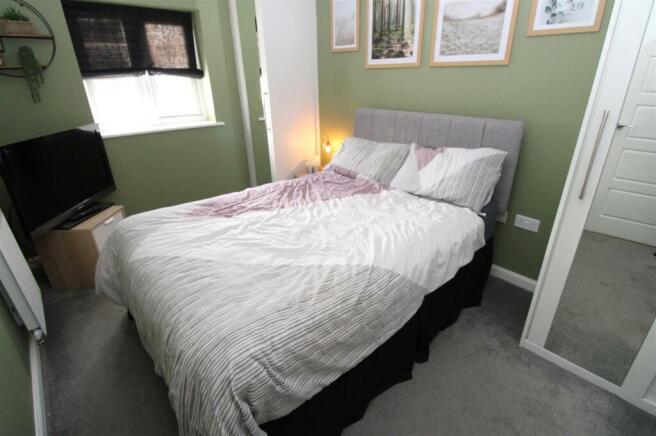 bedroom 1.JPG