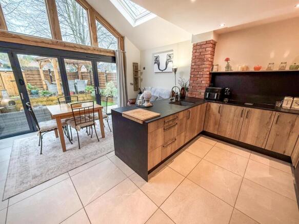 Kitchen/ Dining Room