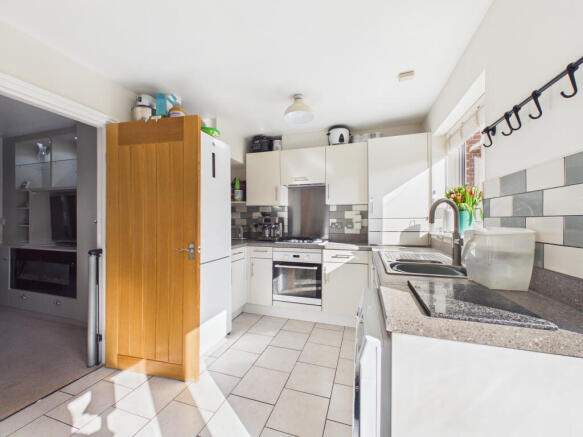 CAM01984G0-PR0560-STILL017