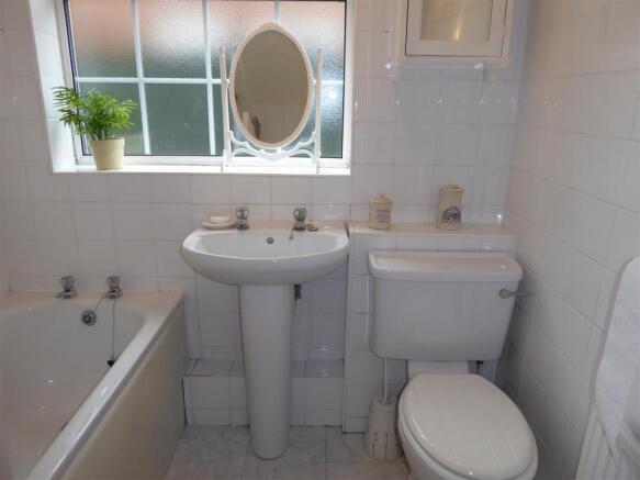 BATHROOM/WC