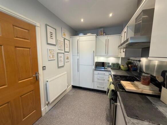 3 bed Town House to rent Image 3